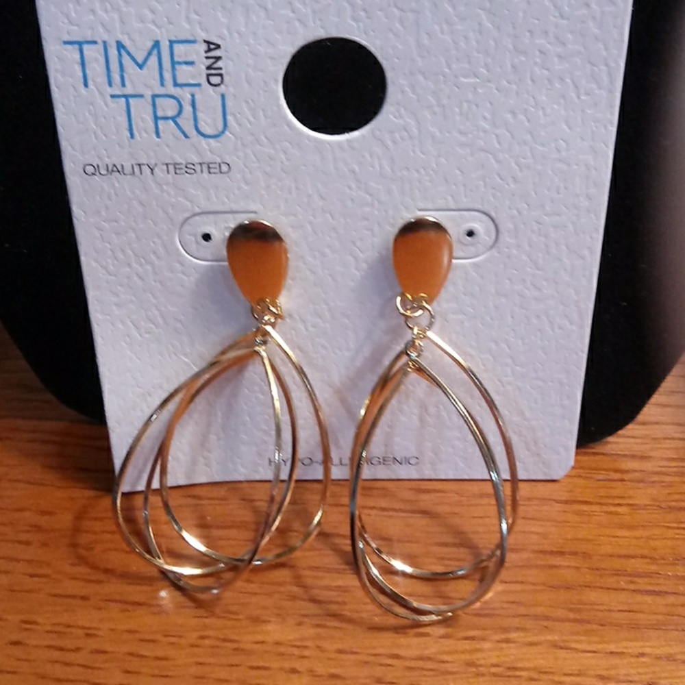 True time earrings
